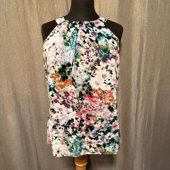 Violet + Claire Women's Multicolor Floral Sleeveless Pleated Blouse - Picture 1 of 8